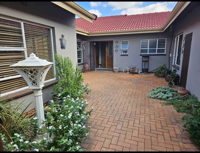 4 BEDROOM HOUSE FOR SALE IN RANDHART